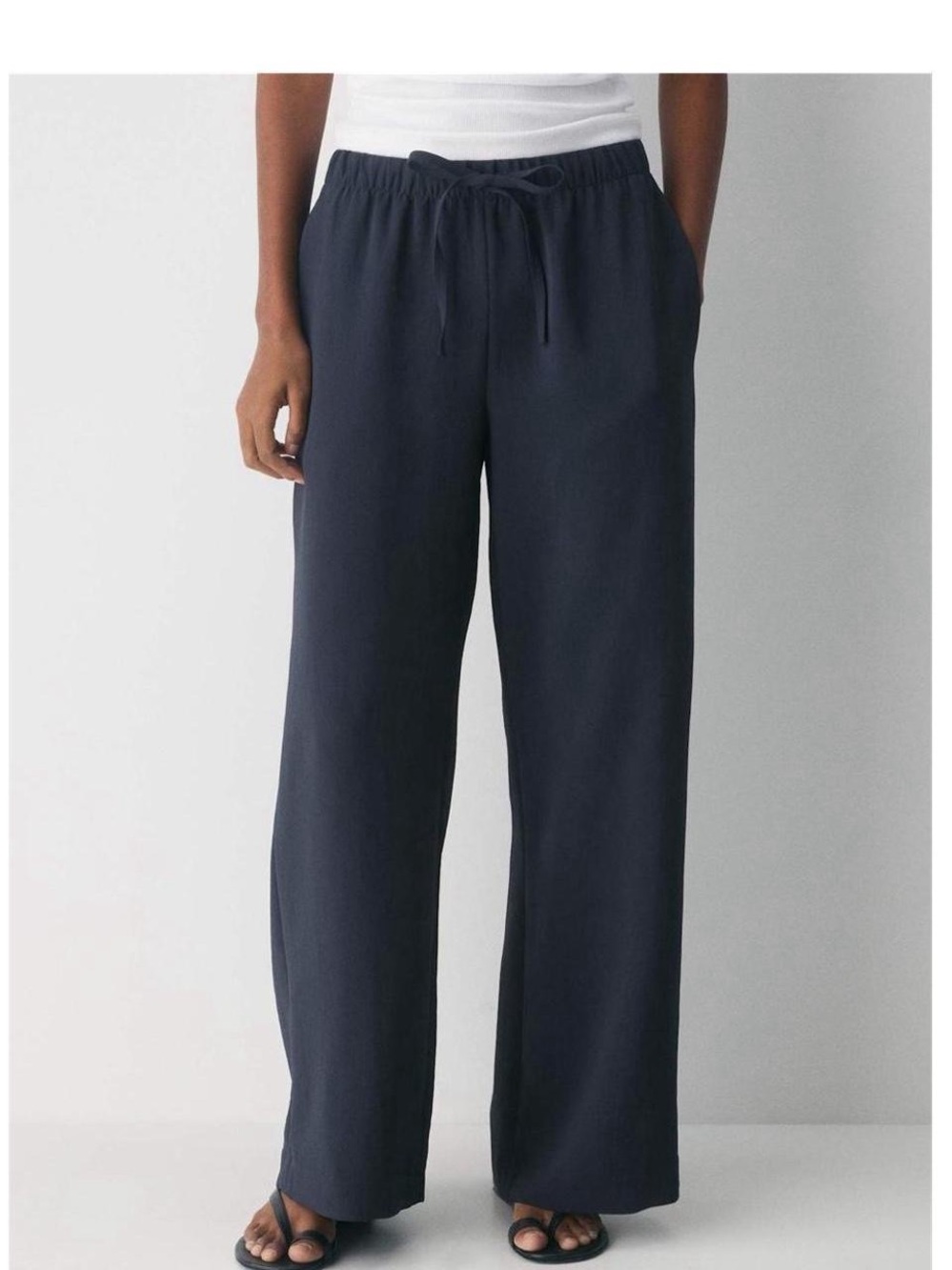 Aritzia The Lodge Pant™ - Crepette™ The quintessential wear-anywhere navy pant.